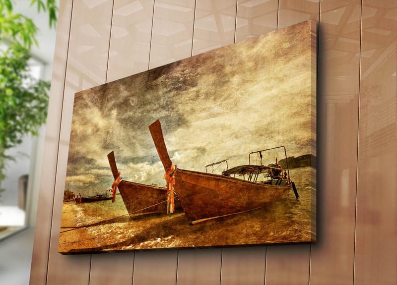 Lerretsbilde 70x100 cm - To tradisjonelle thailandske båter på stranden - Brun / Beige / Oransje - Innredning - Bilder & kunst - Lerretsbilder
