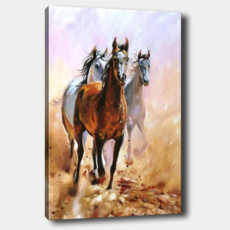 Lerretsbilde 70x100 cm - Tre hester galopperer fremover i en dynamisk bevegelse, Brun / Hvit / Beige
