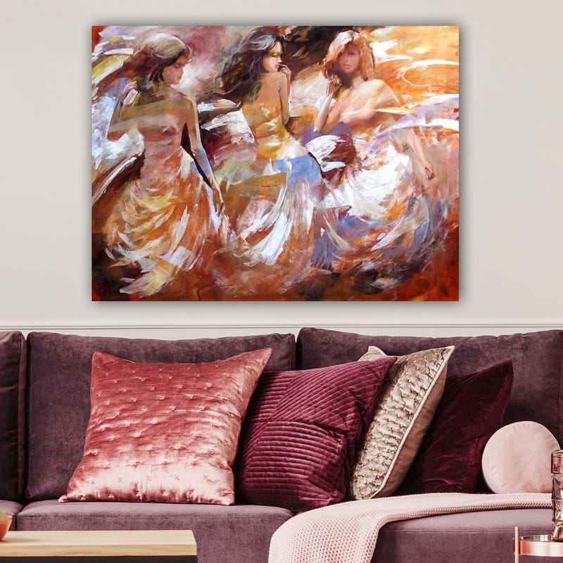 Lerretsbilde 70x100 cm - Tre kvinner i flagrende kjoler som danser, fanget i en dynamisk bevegelse - Oransje / Hvit / Beige - Innredning - Bilder & kunst - Lerretsbilder
