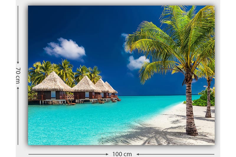 Lerretsbilde 70x100 cm - Tropisk strand med bungalower og palmer ved klart turkis vann - Turkis / Grønn / Beige - Innredning - Bilder & kunst - Lerretsbilder