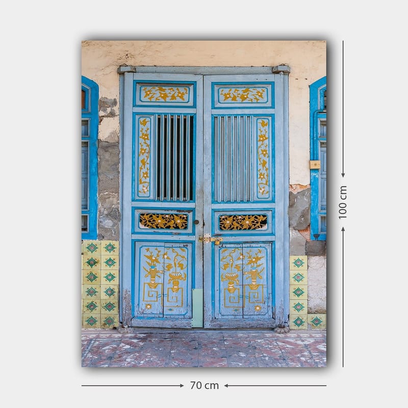 Lerretsbilde 70x100 cm - Vakker blå dør med gulldetaljer og dekorative mønstre - Blå / Gull - Innredning - Bilder & kunst - Lerretsbilder