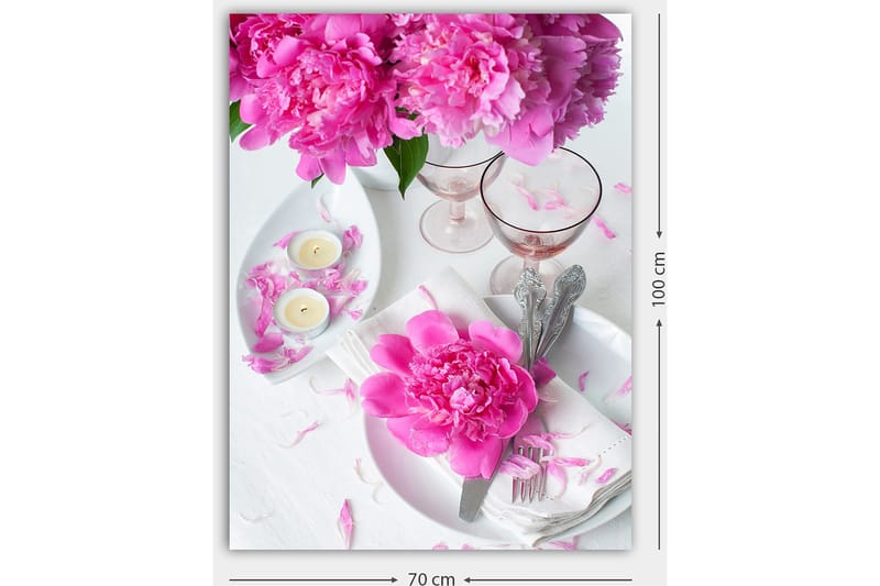 Lerretsbilde 70x100 cm - Vakker borddekking med rosa peoner og elegante glass - Rosa / Hvit - Innredning - Bilder & kunst - Lerretsbilder