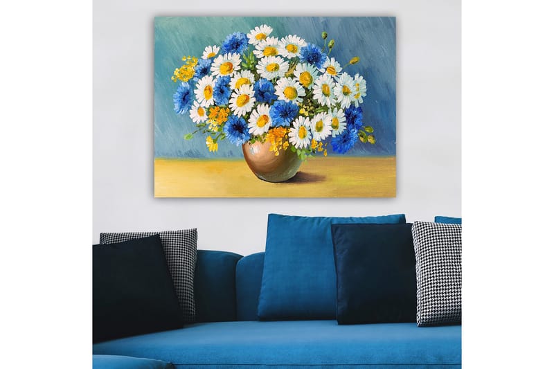 Lerretsbilde 70x100 cm - Vakker bukett med blå og hvite blomster i en brun vase - Blå / Hvit / Gul - Innredning - Bilder & kunst - Lerretsbilder