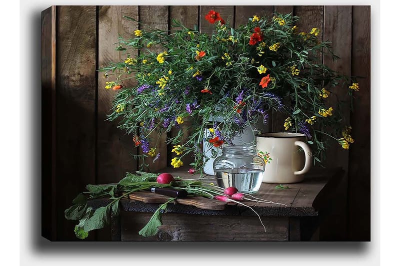 Lerretsbilde 70x100 cm - Vakker bukett med fargerike blomster i en glassvase på et trebord - Grønn / Gul / Rød - Innredning - Bilder & kunst - Lerretsbilder