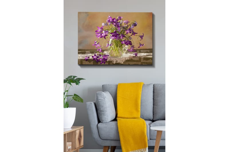 Lerretsbilde 70x100 cm - Vakker bukett med lilla blomster i en glassvase - Lilla / Grønn - Innredning - Bilder & kunst - Lerretsbilder