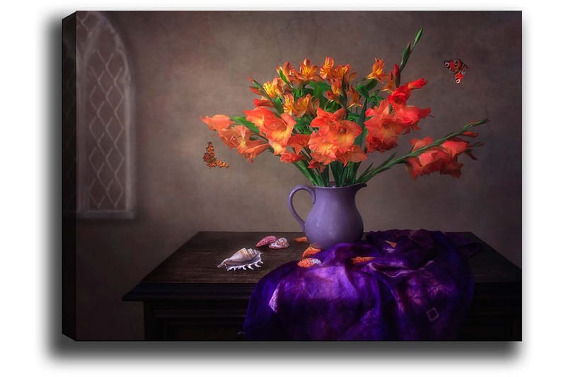 Lerretsbilde 70x100 cm - Vakker bukett med oransje gladioler i en lilla vase - Oransje / Lilla - Innredning - Bilder & kunst - Lerretsbilder