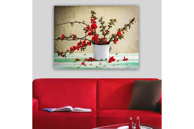 Lerretsbilde 70x100 cm - Vakker bukett med røde blomster i en hvit kopp - Rød / Grønn / Hvit - Innredning - Bilder & kunst - Lerretsbilder