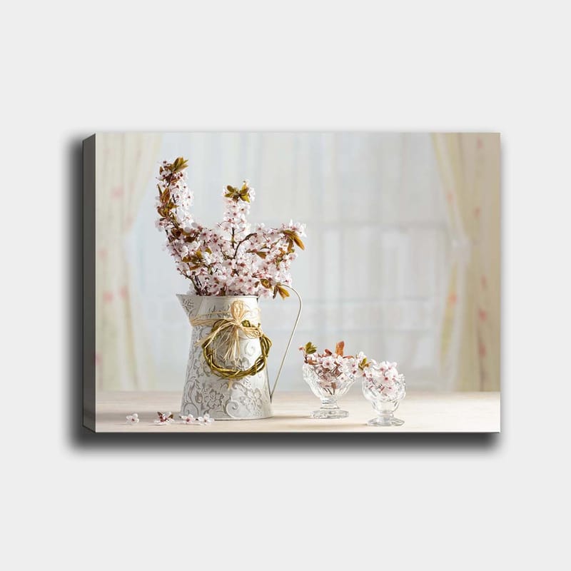 Lerretsbilde 70x100 cm - Vakker bukett med rosa blomster i en dekorativ mugge - Rosa / Grønn / Hvit - Innredning - Bilder & kunst - Lerretsbilder