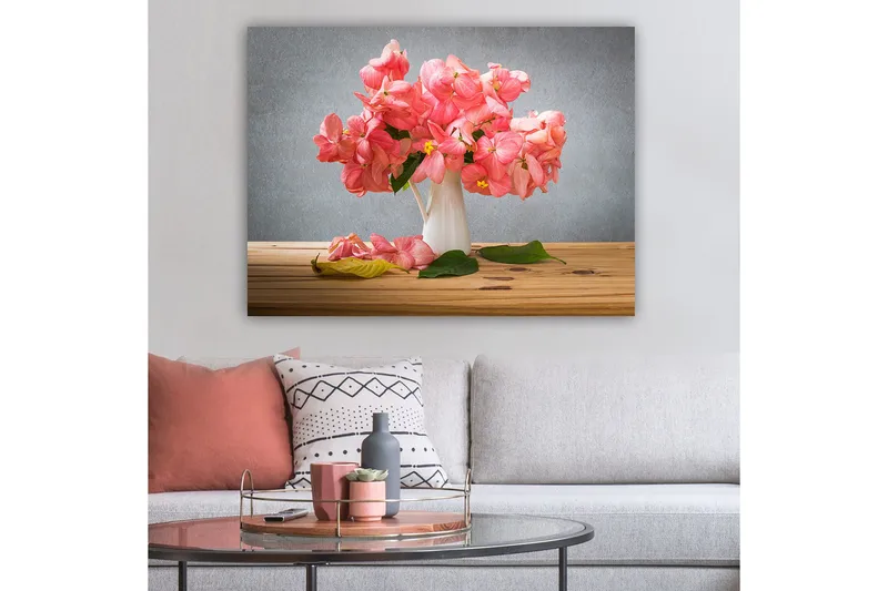 Lerretsbilde 70x100 cm - Vakker bukett med rosa blomster i en hvit vase - Rosa / Grønn / Gul - Innredning - Bilder & kunst - Lerretsbilder