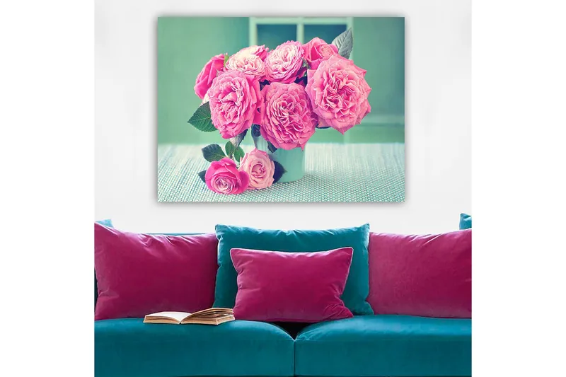 Lerretsbilde 70x100 cm - Vakker bukett med rosa roser i en lys vase - Rosa / Grønn - Innredning - Bilder & kunst - Lerretsbilder