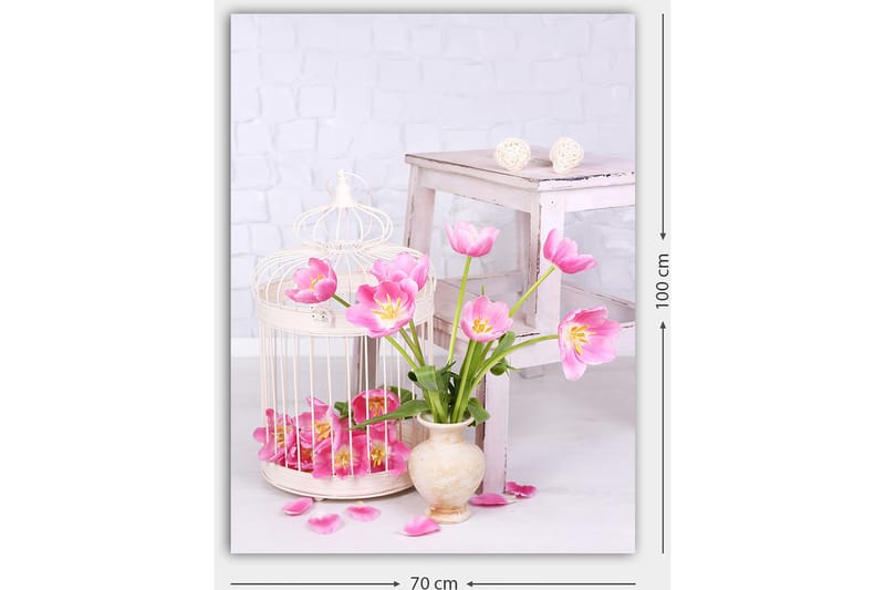 Lerretsbilde 70x100 cm - Vakker bukett med rosa tulipaner i en potte, omgitt av blomsterblader og et fuglebur - Rosa / Grønn / Beige - Innredning - Bilder & kunst - Lerretsbilder