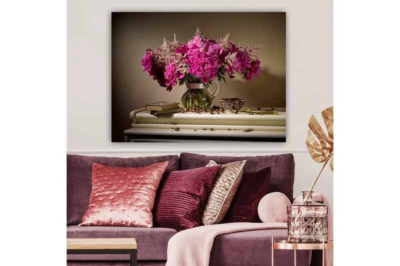 Lerretsbilde 70x100 cm - Vakker bukett med rosa peoner i en glassvase - Rosa / Grønn / Beige - Innredning - Bilder & kunst - Lerretsbilder