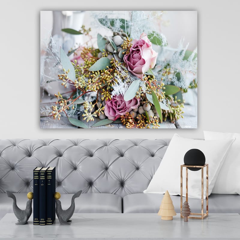 Lerretsbilde 70x100 cm - Vakker bukett med roser og grønt bladverk - Lys rosa / Grønn / Beige - Innredning - Bilder & kunst - Lerretsbilder