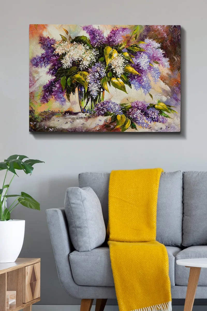 Lerretsbilde 70x100 cm - Vakker bukett med syriner i lilla og hvite nyanser, omgitt av grønne blader - Lilla / Hvit / Grønn - Innredning - Bilder & kunst - Lerretsbilder