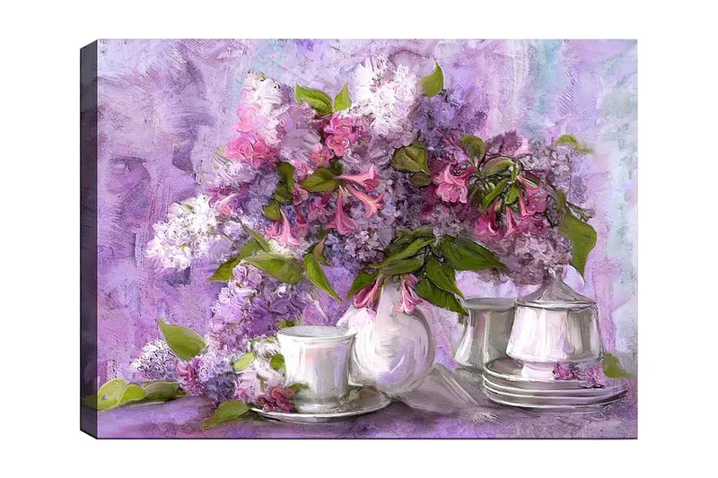 Lerretsbilde 70x100 cm - Vakker bukett med syriner i lilla og rosa nyanser, omgitt av hvite porselenskopper og -skåler, Lilla / Rosa / Grønn