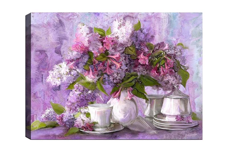Lerretsbilde 70x100 cm - Vakker bukett med syriner i lilla og rosa nyanser, omgitt av hvite porselenskopper og -skåler, Lilla / Rosa / Grønn