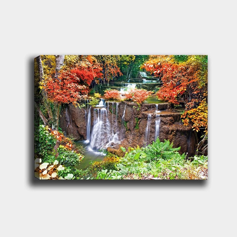Lerretsbilde 70x100 cm - Vakker foss omgitt av fargerike høstblader, Rød / Grønn / Brun