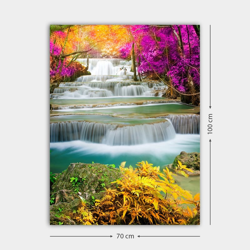 Lerretsbilde 70x100 cm - Vakker foss omgitt av fargerike trær og planter - Lilla / Grønn / Oransje - Innredning - Bilder & kunst - Lerretsbilder