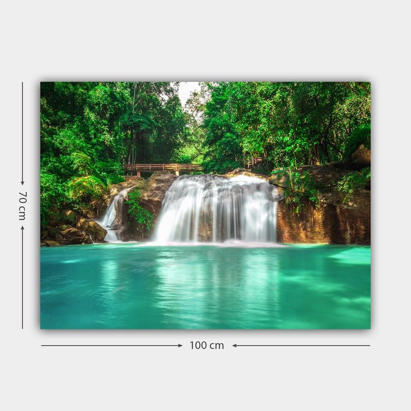 Lerretsbilde 70x100 cm - Vakker foss omgitt av frodig grøntområde - Turkis / Grønn - Innredning - Bilder & kunst - Lerretsbilder