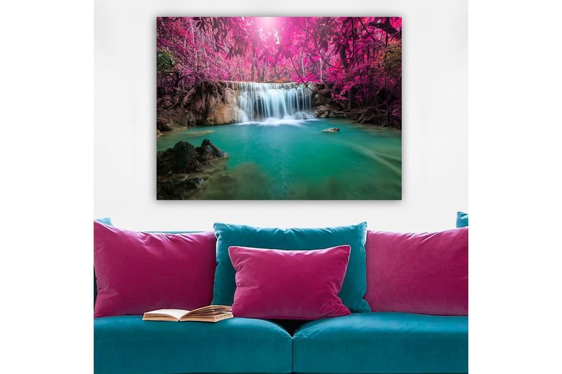 Lerretsbilde 70x100 cm - Vakker foss omgitt av lilla trær og frodig vegetasjon - Lilla / Turkis - Innredning - Bilder & kunst - Lerretsbilder