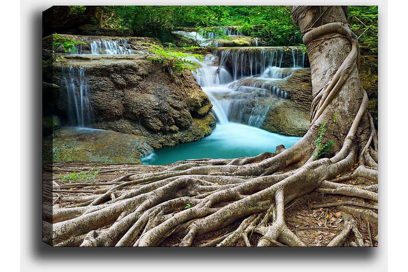 Lerretsbilde 70x100 cm - Vakker fossescene omgitt av frodig grøntområde og solide trestammer - Grønn / Blå / Brun - Innredning - Bilder & kunst - Lerretsbilder