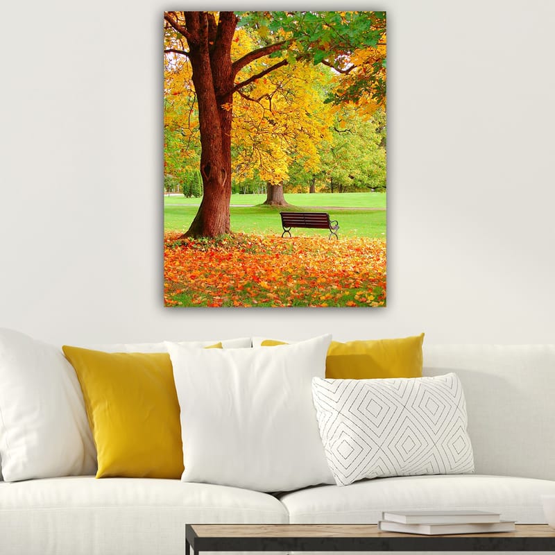 Lerretsbilde 70x100 cm - Vakker høstscene med en benk under et fargerikt tre - Gyllengul / Oransje / Brun - Innredning - Bilder & kunst - Lerretsbilder