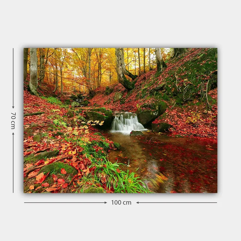 Lerretsbilde 70x100 cm - Vakker høstscene med en rislende bekk omgitt av fargerike løvtrær - Oransje / Rød / Grønn - Innredning - Bilder & kunst - Lerretsbilder
