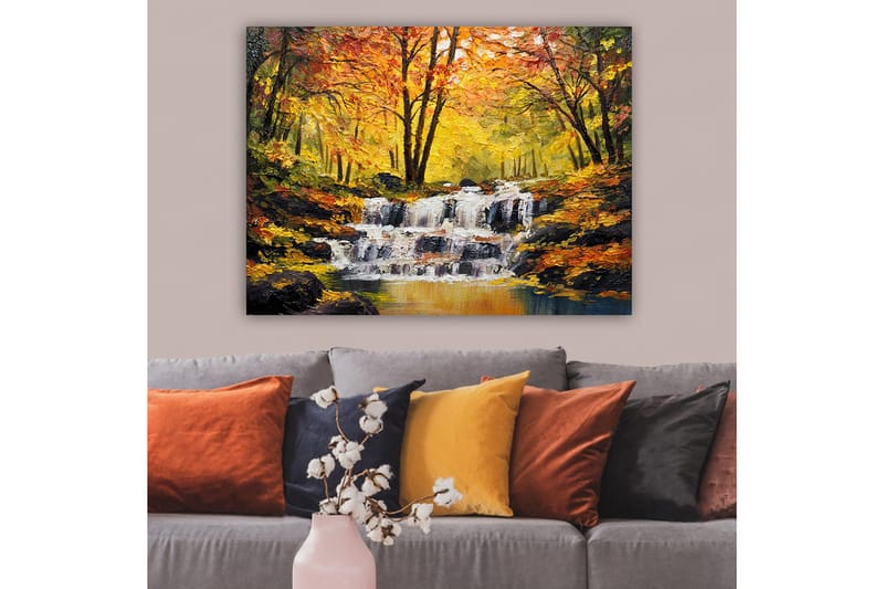 Lerretsbilde 70x100 cm - Vakker høstscene med en rislende foss omgitt av fargerike trær i gult og oransje - Gul / Oransje / Brun - Innredning - Bilder & kunst - Lerretsbilder