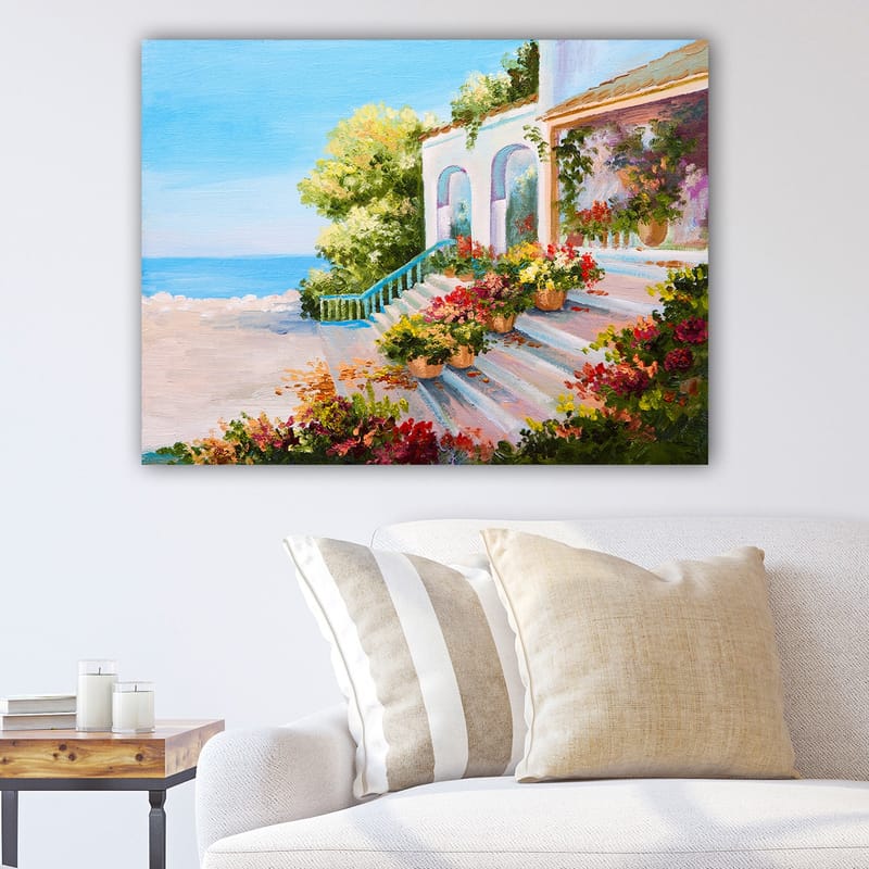 Lerretsbilde 70x100 cm - Vakker hage med blomster og en trapp som fører ned til havet, Blå / Grønn / Rød