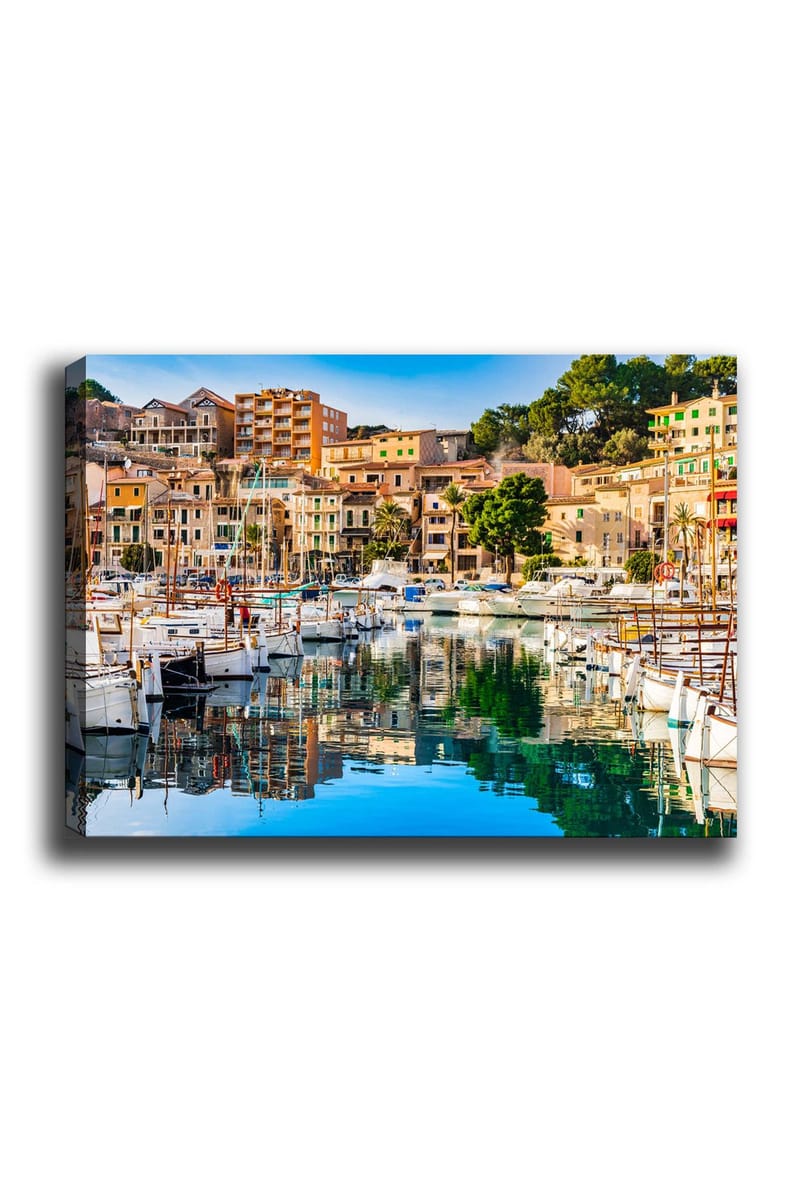 Lerretsbilde 70x100 cm - Vakker havn med seilbåter og fargerike hus ved vannet, Blå / Grønn / Oransje