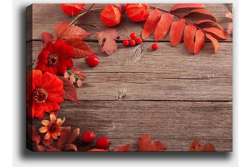 Lerretsbilde 70x100 cm - Vakker komposisjon av røde blomster og høstblader mot en trebakgrunn - Rød / Oransje / Brun - Innredning - Bilder & kunst - Lerretsbilder