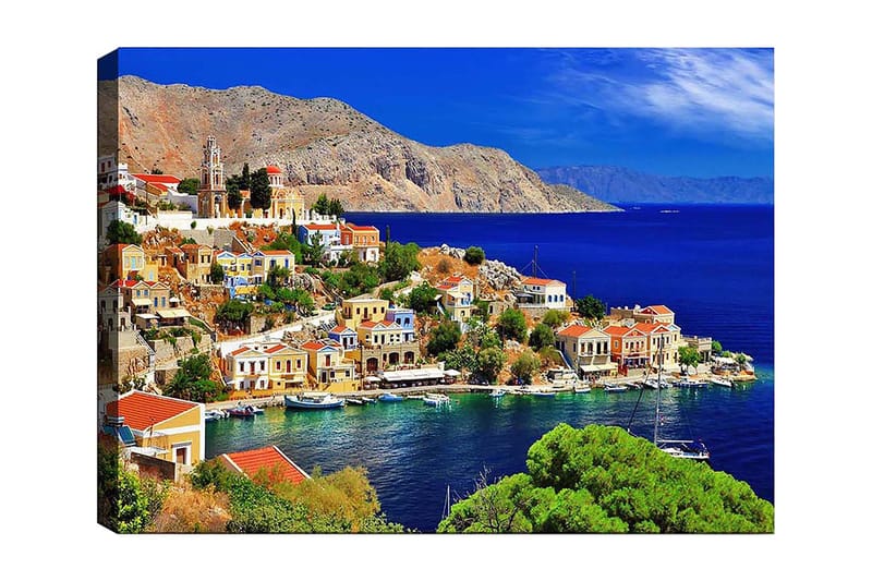 Lerretsbilde 70x100 cm - Vakker kystby med fargerike hus ved sjøen og omkringliggende fjell, Blå / Grønn / Oransje