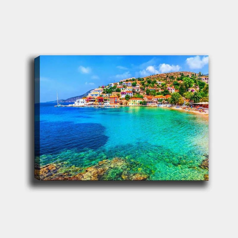 Lerretsbilde 70x100 cm - Vakker kystlinje med fargerike hus ved havet og en klar blå himmel, Turkis / Blå / Grønn