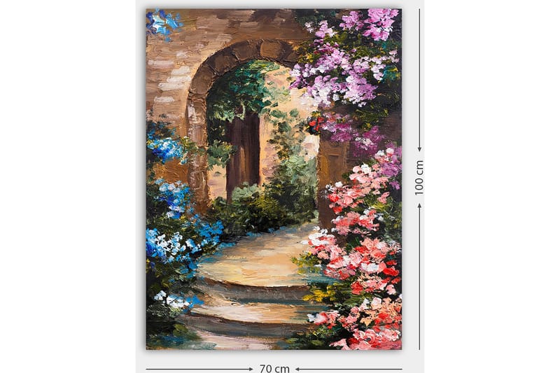 Lerretsbilde 70x100 cm - Vakker smug med blomster rundt en steinbue - Lys blå / Rosa / Grønn - Innredning - Bilder & kunst - Lerretsbilder