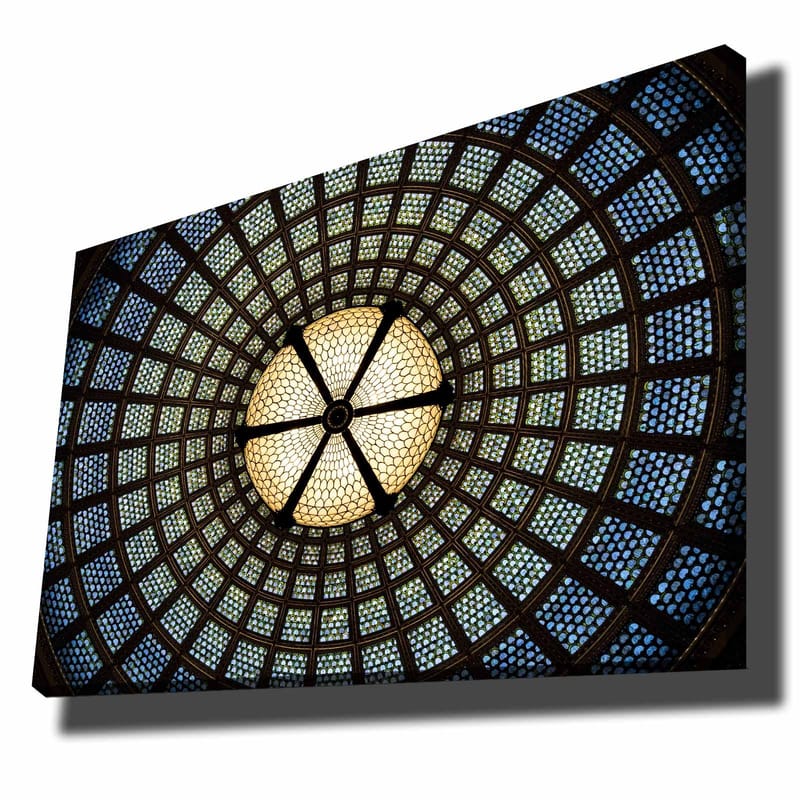 Lerretsbilde 70x100 cm - Vakker taklampe med geometriske mønstre i glass, Blå / Grønn / Beige