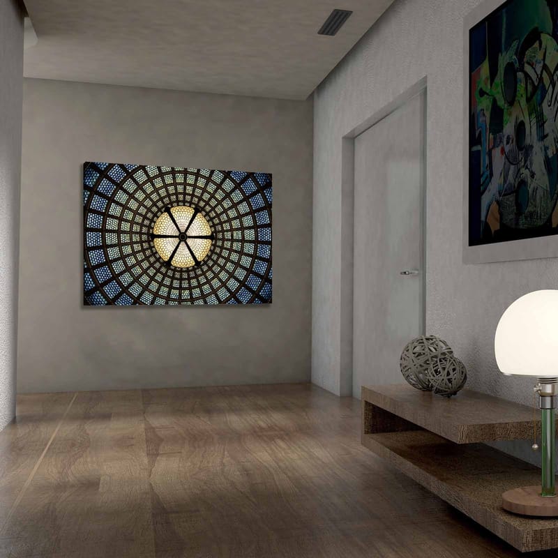 Lerretsbilde 70x100 cm - Vakker taklampe med geometriske mønstre i glass - Blå / Grønn / Beige - Innredning - Bilder & kunst - Lerretsbilder