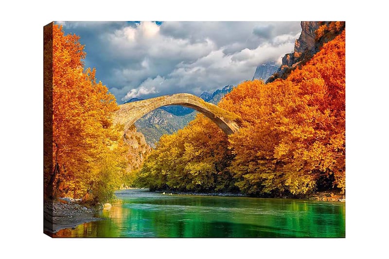 Lerretsbilde 70x100 cm - Vakkert høstlandskap med en gammel steinbro som strekker seg over en glitrende elv omgitt av fargerike trær - Oransje / Grønn / Blå - Innredning - Bilder & kunst - Lerretsbilder