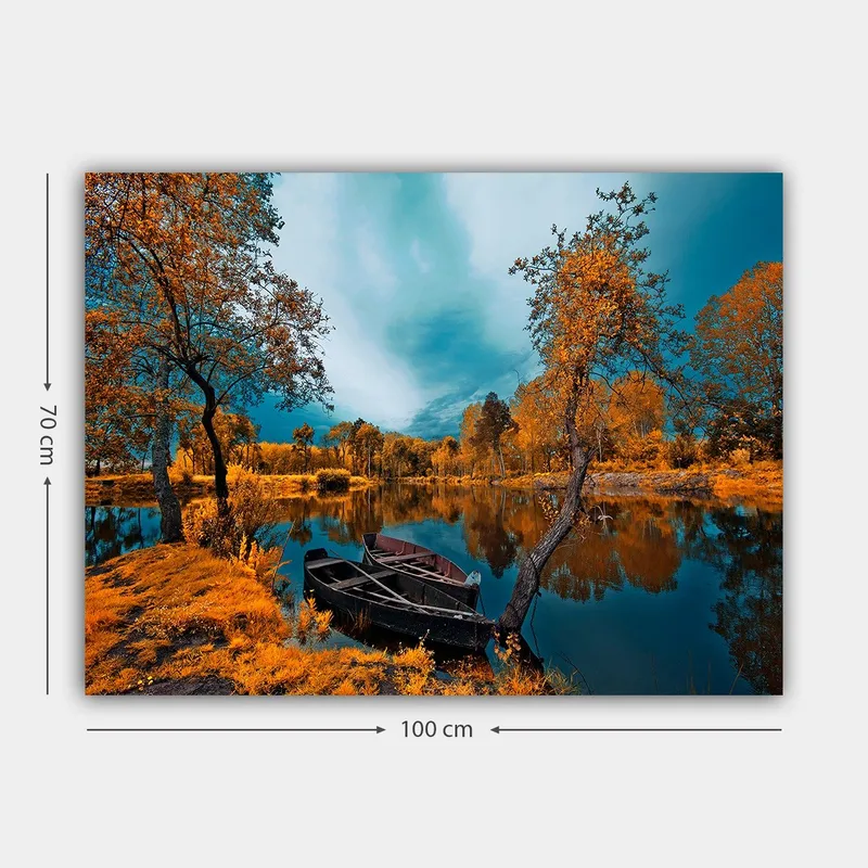 Lerretsbilde 70x100 cm - Vakkert høstlandskap med en rolig innsjø og en båt på bredden - Oransje / Turkis - Innredning - Bilder & kunst - Lerretsbilder