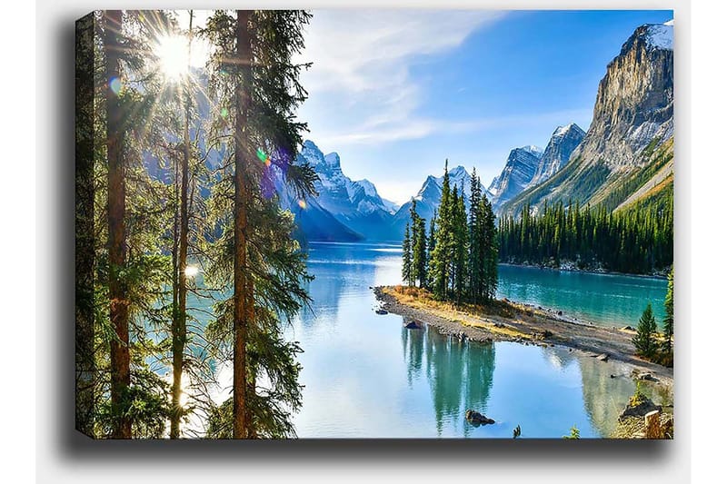 Lerretsbilde 70x100 cm - Vakkert innsjølandskap med høye fjell og tett grøntområde speilet i vannet - Grønn / Blå / Brun - Innredning - Bilder & kunst - Lerretsbilder