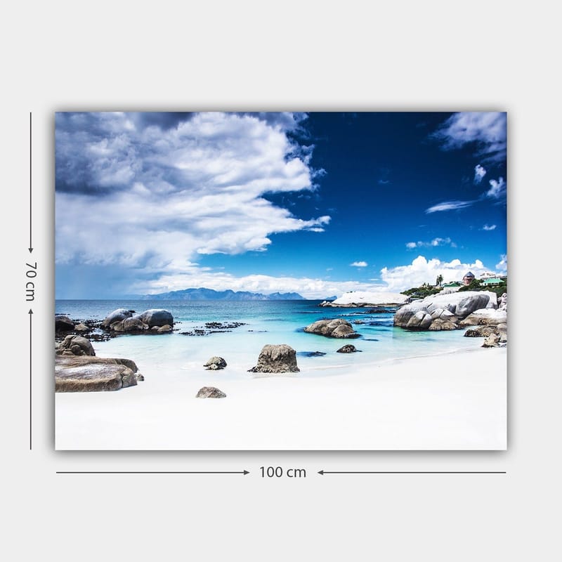 Lerretsbilde 70x100 cm - Vakkert kystlandskap med klipper og klart blått vann under en dramatisk himmel - Blå / Hvit / Grå - Innredning - Bilder & kunst - Lerretsbilder