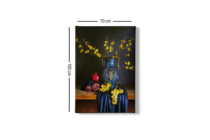 Lerretsbilde 70x100 cm - Vakkert stilleben med en blå vase fylt med gule blomster og frukter som granateple og druer - Blå / Gul / Rød - Innredning - Bilder & kunst - Lerretsbilder