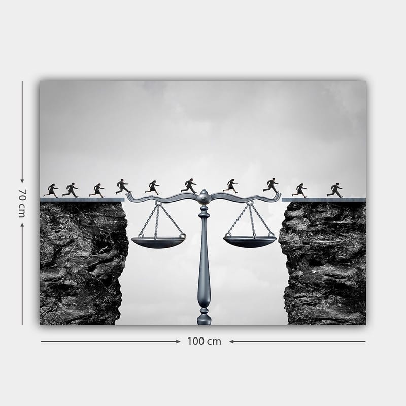 Lerretsbilde 70x100 cm - Vekter som symboliserer rettferdighet, med små figurer som løper over en avgrunn - Svart / Grå / Sølv - Innredning - Bilder & kunst - Lerretsbilder