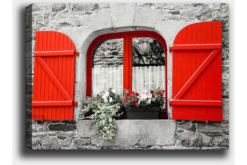Lerretsbilde 70x100 cm - Vindu med røde skodder og blomster i en grå steinvegg - Rød / Grå - Innredning - Bilder & kunst - Lerretsbilder
