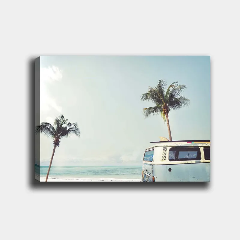 Lerretsbilde 70x100 cm - Vintage varebil på stranden med palmer og hav i bakgrunnen - Lys blå / Hvit / Grønn - Innredning - Bilder & kunst - Lerretsbilder