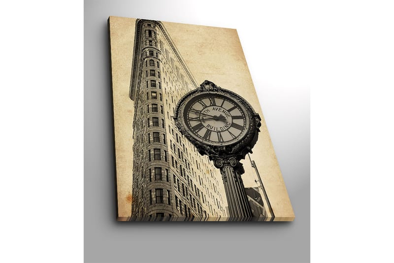 Lerretsbilde 70x100 cm - Vintageklokke ved foten av en ikonisk bygning i New York - Svart / Grå / Beige - Innredning - Bilder & kunst - Lerretsbilder