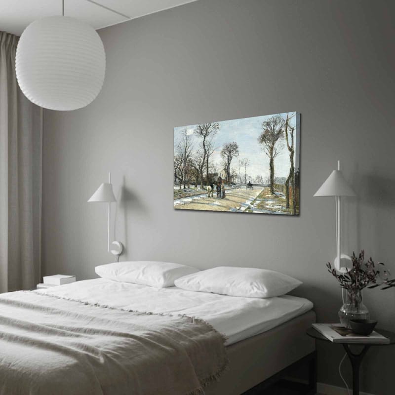 Lerretsbilde 70x100 cm - Vinterlandskap med folk som går langs en snødekt vei omgitt av trær - Grå / Hvit / Brun - Innredning - Bilder & kunst - Lerretsbilder