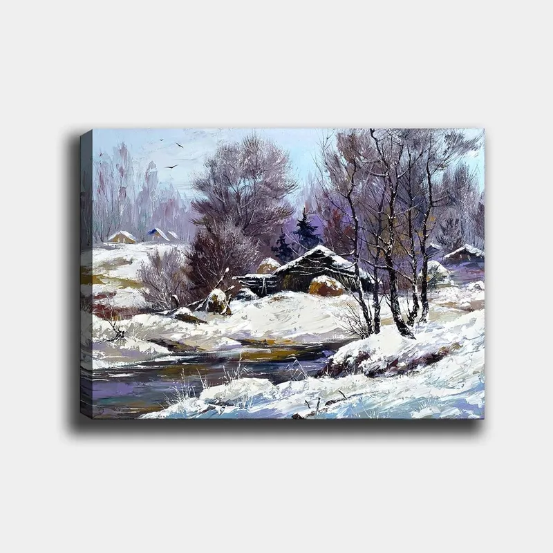 Lerretsbilde 70x100 cm - Vinterlandskap med snødekte trær og en gammel hytte ved en stille bekk, Hvit / Lys blå / Mørk lilla