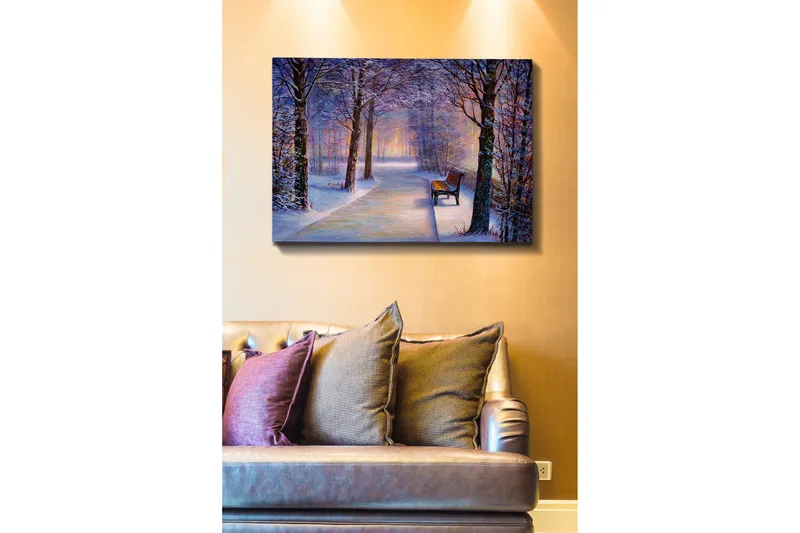 Lerretsbilde 70x100 cm - Vintertur med snødekte trær og en ensom benk langs en sti, Blå / Hvit / Grå