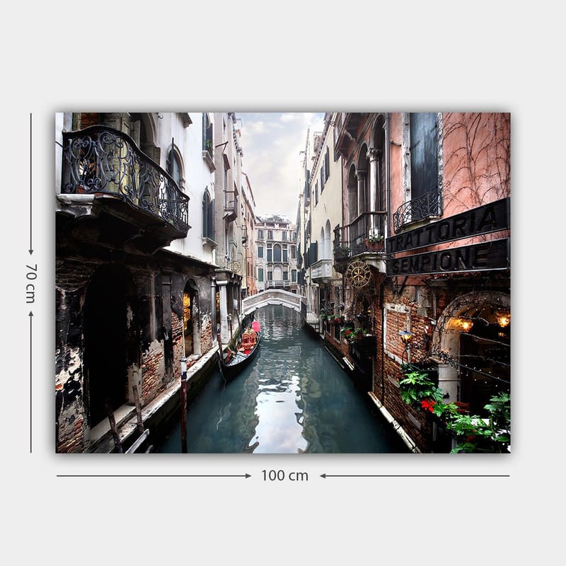 Lerretsbilde 70x100 cm - Pittoresk kanal i Venezia med gondoler og historiske bygninger - Mørk blå / Teglrød / Grønn - Innredning - Bilder & kunst - Lerretsbilder