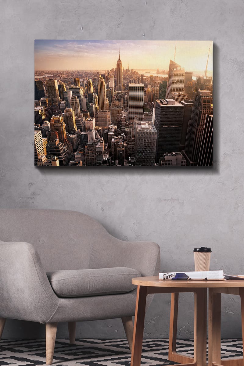 Lerretsbilde 70x100 cm - Panoramautsikt over en by med skyskrapere og den ikoniske Empire State Building ved solnedgang - Gull / Grå / Blå - Innredning - Bilder & kunst - Lerretsbilder